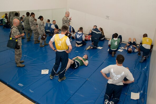 U.S. Air Force Reserve Senior Master Sgt. Kevin Smith, SNCO for sustainment services, 913th Force Support Squadron, spells out the rules for sit-ups for the 913th Airlift Group Airmen taking their physical fitness assessment test at Little Rock Air Force Base, Ark., April 1, 2017. The Air Force uses overall composite fitness score and minimum scores per component based on aerobic fitness (1.5-mile timed run), body composition (abdominal circumference measurements) and muscular fitness components (push-ups and sit-ups) to determine overall fitness. (U.S. Air Force photo by Master Sgt. Jeff Walston/Released)