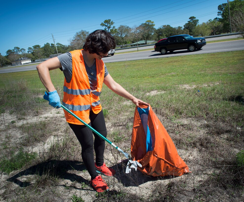 An Air Commando with the 1st Special Operations Support Squadron collects trash during a highway-cleanup event in Fort Walton Beach, Fla., March 31, 2017. Air Commandos collected a total of 500 pounds of trash during the two–hour highway cleanup effort. (U.S. Air Force photo by Senior Airman Krystal M. Garrett) 