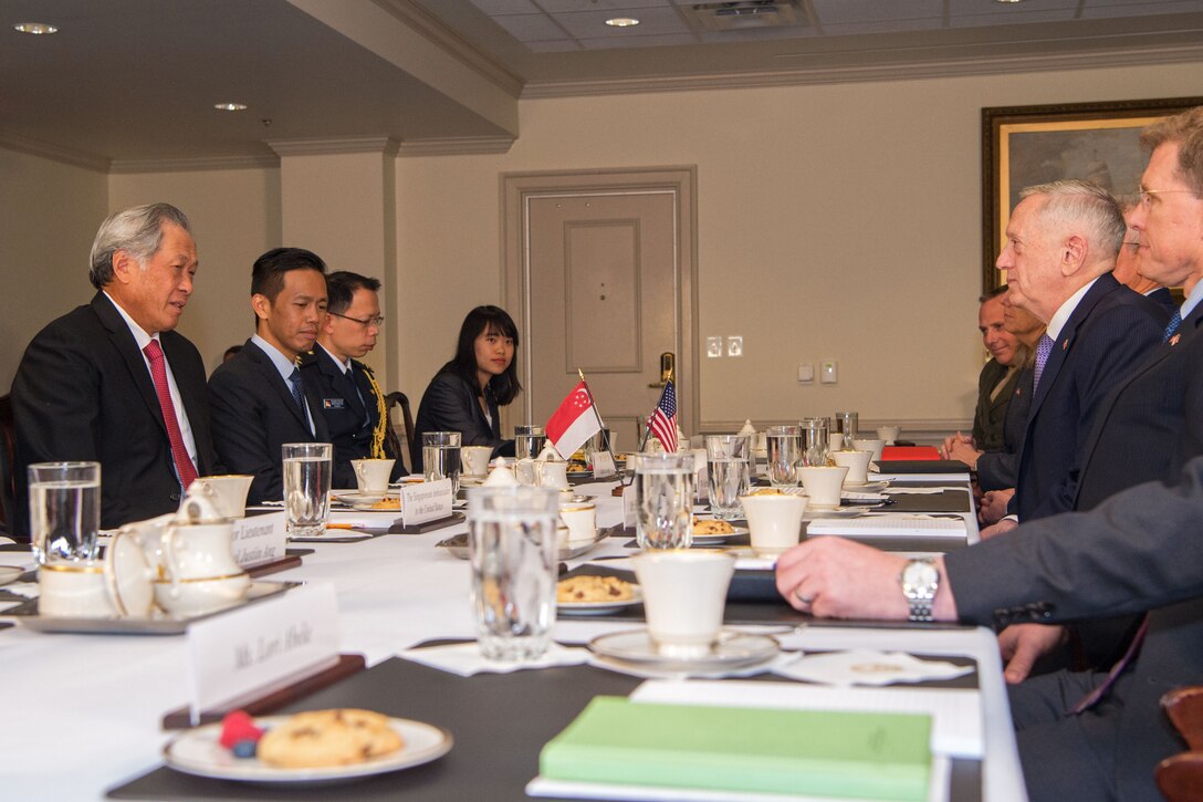 Defense Secretary Jim Mattis meets with Singaporean Defense Minister Ng Eng Hen at the Pentagon, April 5, 2017. DoD photo by Army Sgt. Amber I. Smith