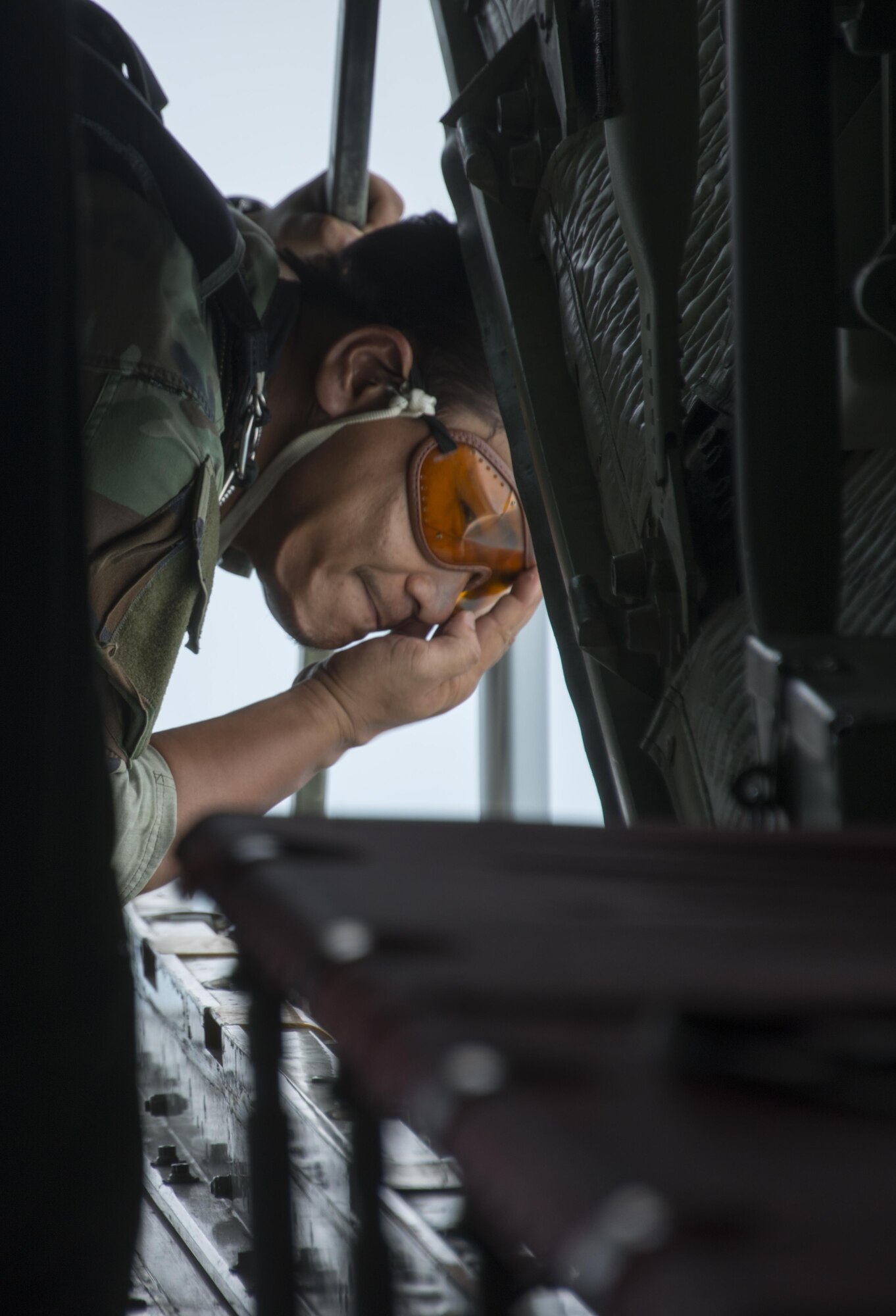 A combat controller assigned to the Royal Thai Air Force 3rd Battalion Special Operations Regiment looks out the back of a U.S. Air Force MC-130H Talon II in preparation for jump operations, March 13, 2017 at Prachuap Khiri Khan, Thailand. Air commandos from the 1st Special Operations Squadron provided personnel and cargo drops for RTAF 3rd BN SOR and U.S. Air Force 6th SOS during the last week of Teak Torch 2017, which culminated in a full mission profile. (U.S. Air Force photo by Capt. Jessica Tait)