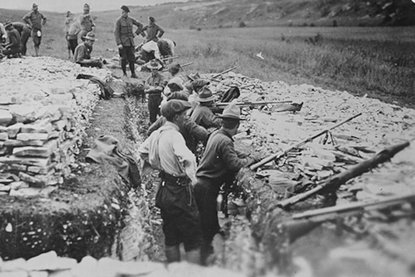 American troops undergo grenade gun training in France during World War I. Library of Congress photo