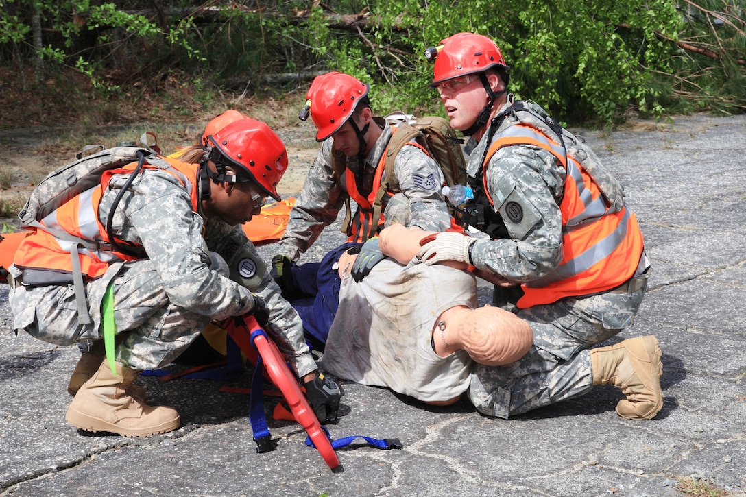 Alabama Army National Guardsmen and Tift County Fire and Rescue personnel work together to log roll a mock casualty onto a stretcher during operation Vigilant Guard in Tifton, Ga., March 28, 2017. The soldiers are assigned to the Alabama Air National Guard’s 440th Search and Extraction Team. Army photo by Spc. Madelyn Hancock