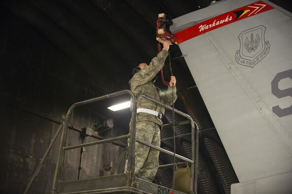 U.S. Air Force Tech. Sgt. Matthew Hoover, Combat Shield flight chief from the 16th Electronic Warfare Squadron, Eglin Air Force Base, Fla., attaches a testing device onto an F-16 Fighting Falcon at Spangdahlem Air Base, Germany, March 23, 2017. A Combat Shield team visited Spangdahlem March
20-24 to evaluate the reliability of several F-16s’ radar threat warning systems and countermeasures. (U.S. Air Force photo by Senior Airman Dawn M. Weber)