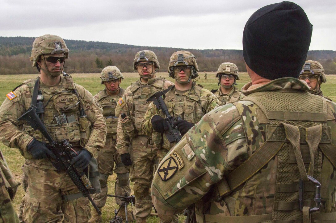 Army Sgt. Scott McGowan, foreground, gives a safety brief to soldiers before participating in training at Grafenwoehr Training Area, Germany, April 6, 2017. McGowan is a crew chief assigned to Company A, 2nd Battalion, 10th Assault Helicopter Battalion. The soldiers are assigned to 3rd Squadron, 2nd Cavalry Regiment. Army photo by Spc. Thomas Scaggs 