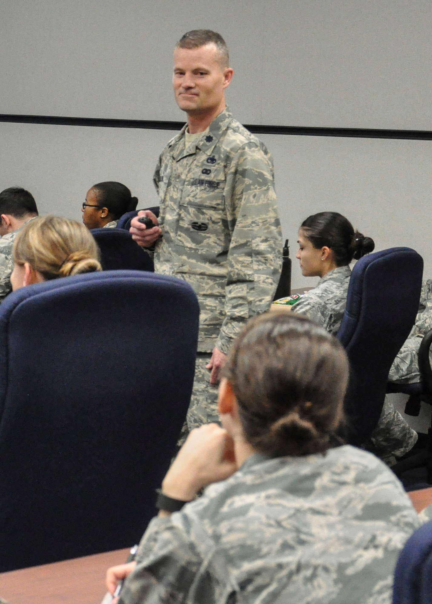 Lt. Col. Jason Kalin, Chief - 21R Force Development, visited the U.S. Air Force Expeditionary Operations School, today. Kalin held a discussion with more than 30 Logistics Readiness Officers and instructors from Joint Base McGuire-Dix-Lakehurst, N.J. focused on LRO manning, career progression, education, training and force development. He also participated in the final day of the Installation Deployment Officer Course taught by the 423d Mobility Training Squadron. The course prepares LROs to execute the full spectrum of IDO duties supporting base deployment readiness programs.