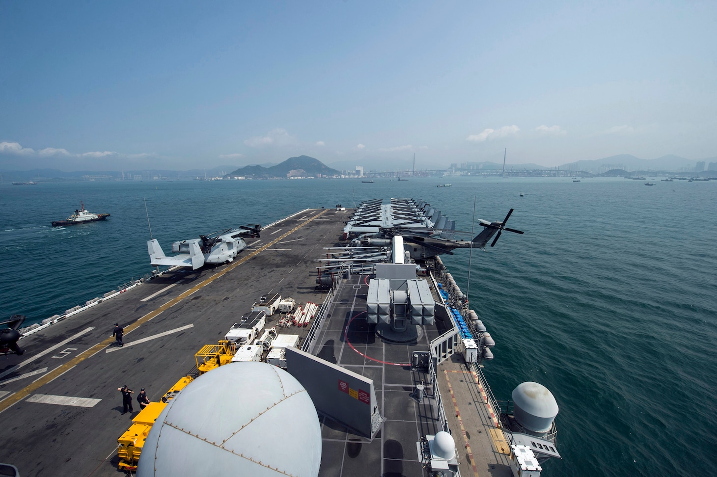 The amphibious assault ship USS Makin Island (LHD 8) arrives in Hong Kong for a scheduled port visit, April 7, 2017. Makin Island, the flagship for the Makin Island Amphibious Ready Group, with the embarked 11th Marine Expeditionary Unit, is operating in the Indo-Asia-Pacific region to enhance amphibious capability with regional partners and to serve as a ready-response force for any type of contingency. 