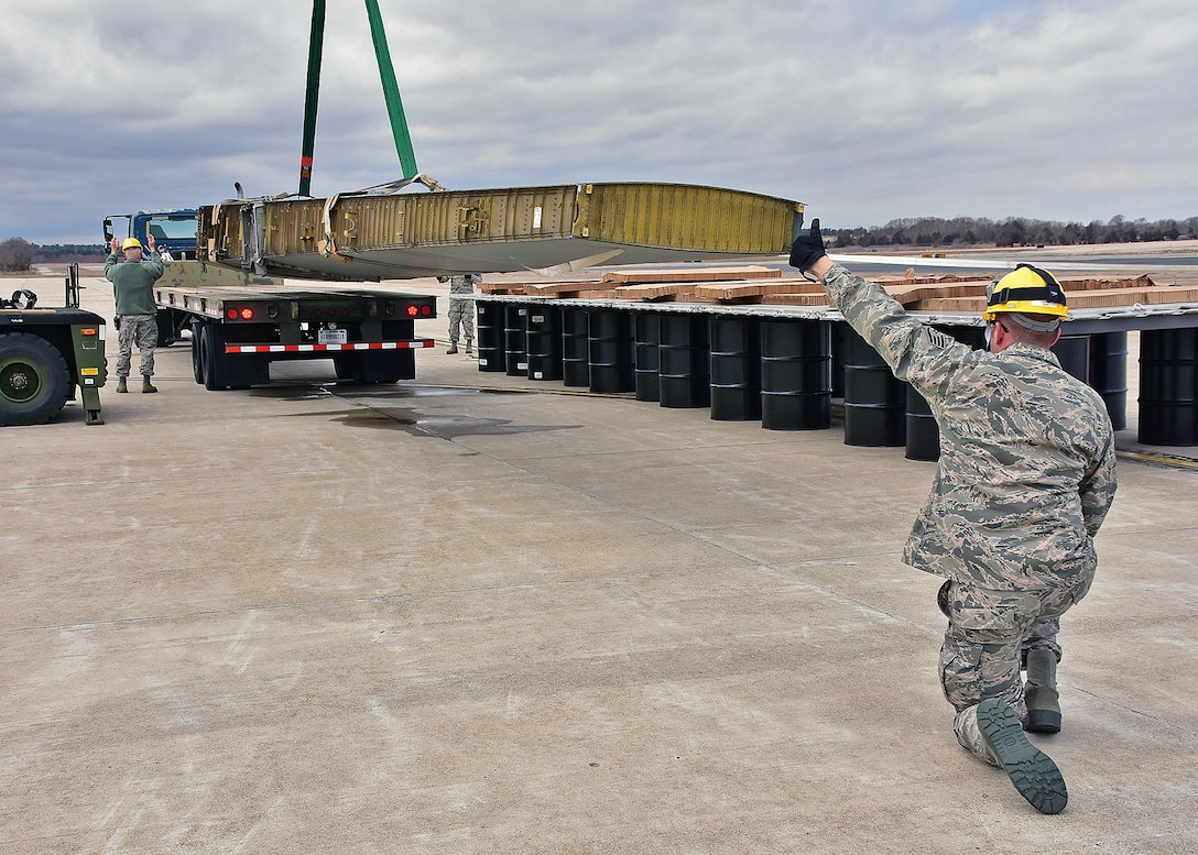 143d Airlift Wing Uses Combat Offload Method B Technique