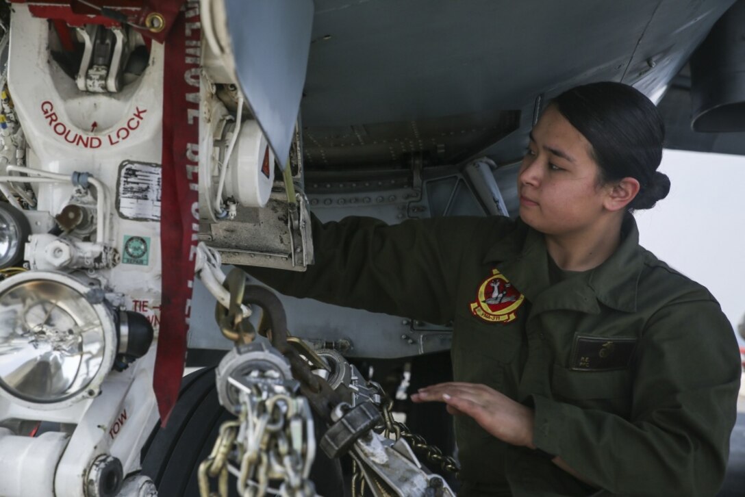 Pfc. Rachael Low, a power line mechanic with Marine Medium Tiltrotor Squadron 262 (Reinforced), 31st Marine Expeditionary Unit, places down locks on an AV-8B Harrier on the flight deck of the USS Bonhomme Richard (LHD 6) March 8, 2017 at White Beach Naval Base, Okinawa, Japan. Marines and Sailors of the 31st MEU embarked aboard the USS Bonhomme Richard (LHD 6), part of the Bonhomme Richard Amphibious Readiness Group, as part of their annual spring patrol of the Indo-Asia-Pacific region. The 31st MEU, embarked on the amphibious ships of the Expeditionary Strike Group 7, has the capability to respond to any crisis or contingency at a moment’s notice. (U.S. Marine Corps photo by Sgt. Tiffany Edwards/Released)