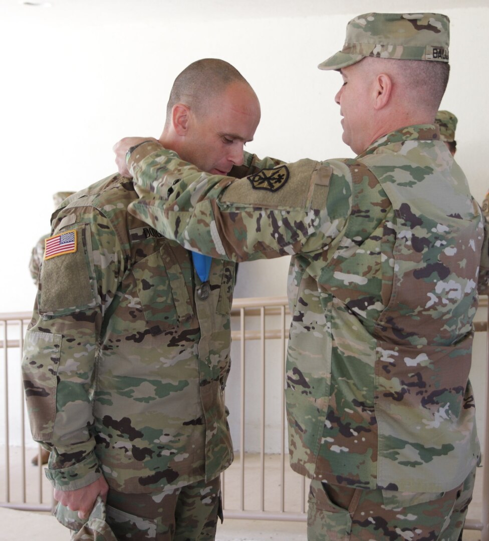 Maj. Gen. Christopher Ballard, commanding general of the U.S. Army Intelligence and Security Command, or INSCOM (right), presents the Knowlton Award to Lt. Col Shawn Dodge, deputy commander, 505th Military Intelligence Brigade at Joint Base San Antonio-Camp Bullis March 31
