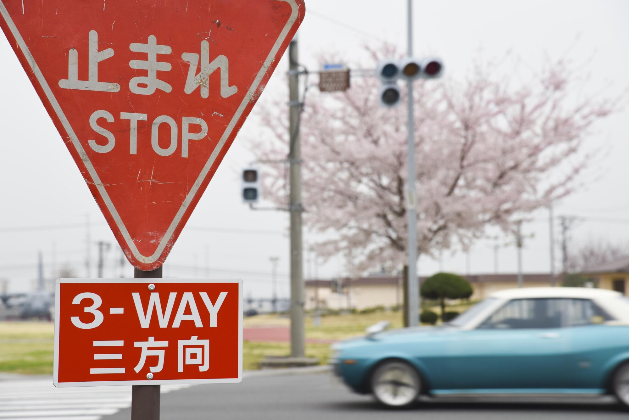 A traffic lights is off during the power outage at Yokota Air Base, Japan, April 8, 2017.The power outage lasted about 19 hours and it affected certain parts of the main and west side of the base. (U.S. Air Force photo by Machiko Arita)