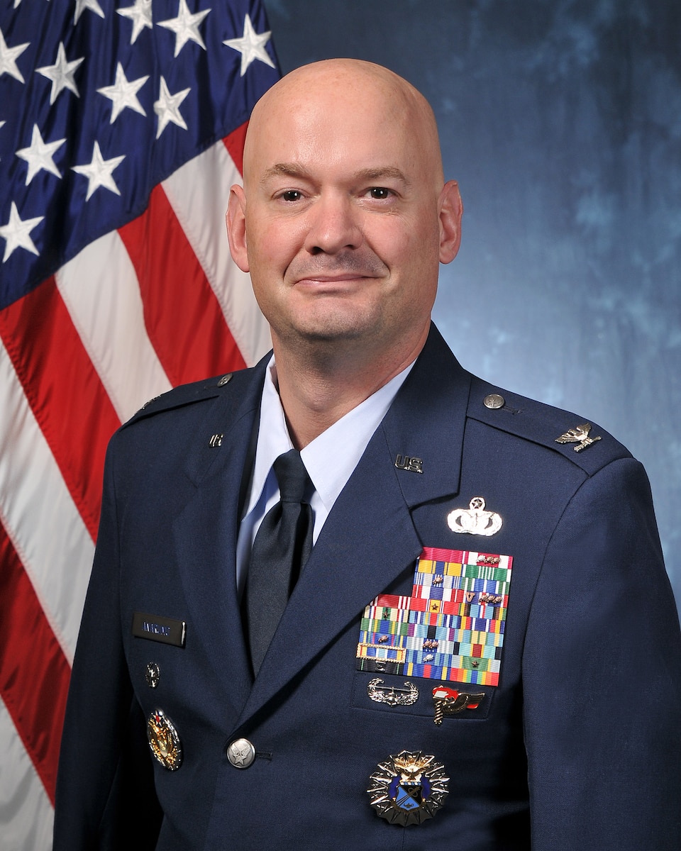 Official photo of Col Mark Anarumo