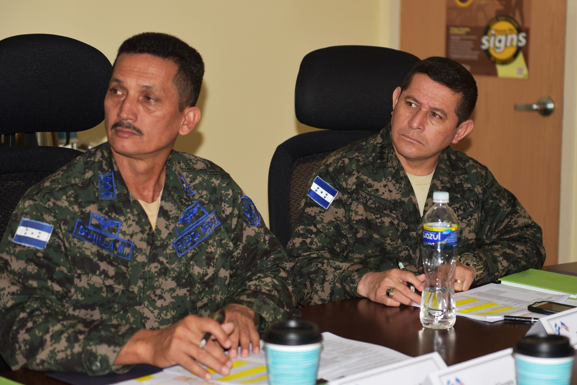 Sergeant Major Jorge Bonilla (left), Senior Enlisted Advisor to the Honduran Air Force Chief of Staff and Command Sergeant Mayor Carlos Valle (right), Honduran Army Command Sergeant Major, participate in a workshop on Soto Cano Air Base, March 23, 2017.  The workshop is part of a joint venture between Honduran and U.S. SEA to design a Program of Instruction to professionalize Honduran forces. 