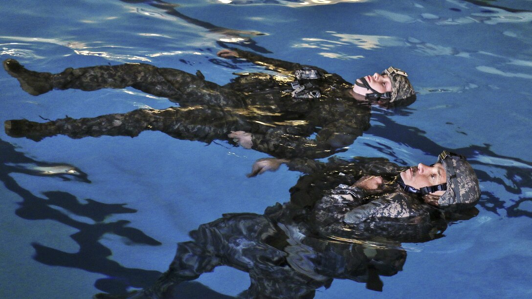 Soldiers conduct combat water survival training at Virginia Beach, Va., April 8, 2017. The soldiers are assigned to the Virginia National Guard's 2nd Squadron, 183rd Cavalry Regiment, 116th Infantry Brigade Combat Team. Army National Guard photo by Sgt. Amanda H. Johnson