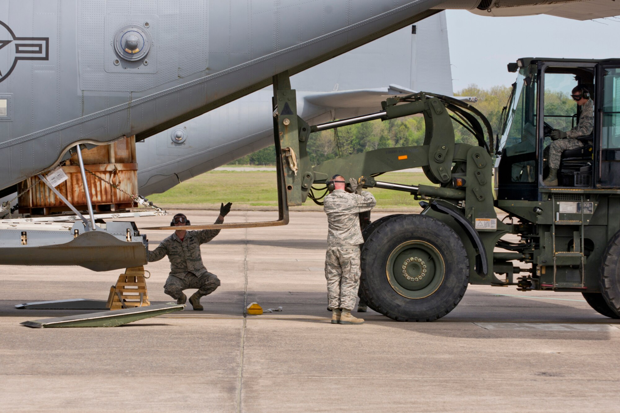 A competition team from the 96th Aerial Port Squadron practices an Engines Running On-Load/Odd-Load (ERO) of a C-130J Super Hercules during the Unit Training Assembly (UTA) weekend April 2, 2017, at Little Rock Air Force Base, Ark. The team will be competing in this year’s Port Dawg Challenge at Dobbins Air Reserve Base, Ga. (U.S. Air Force photo by Master Sgt. Jeff Walston/Released)