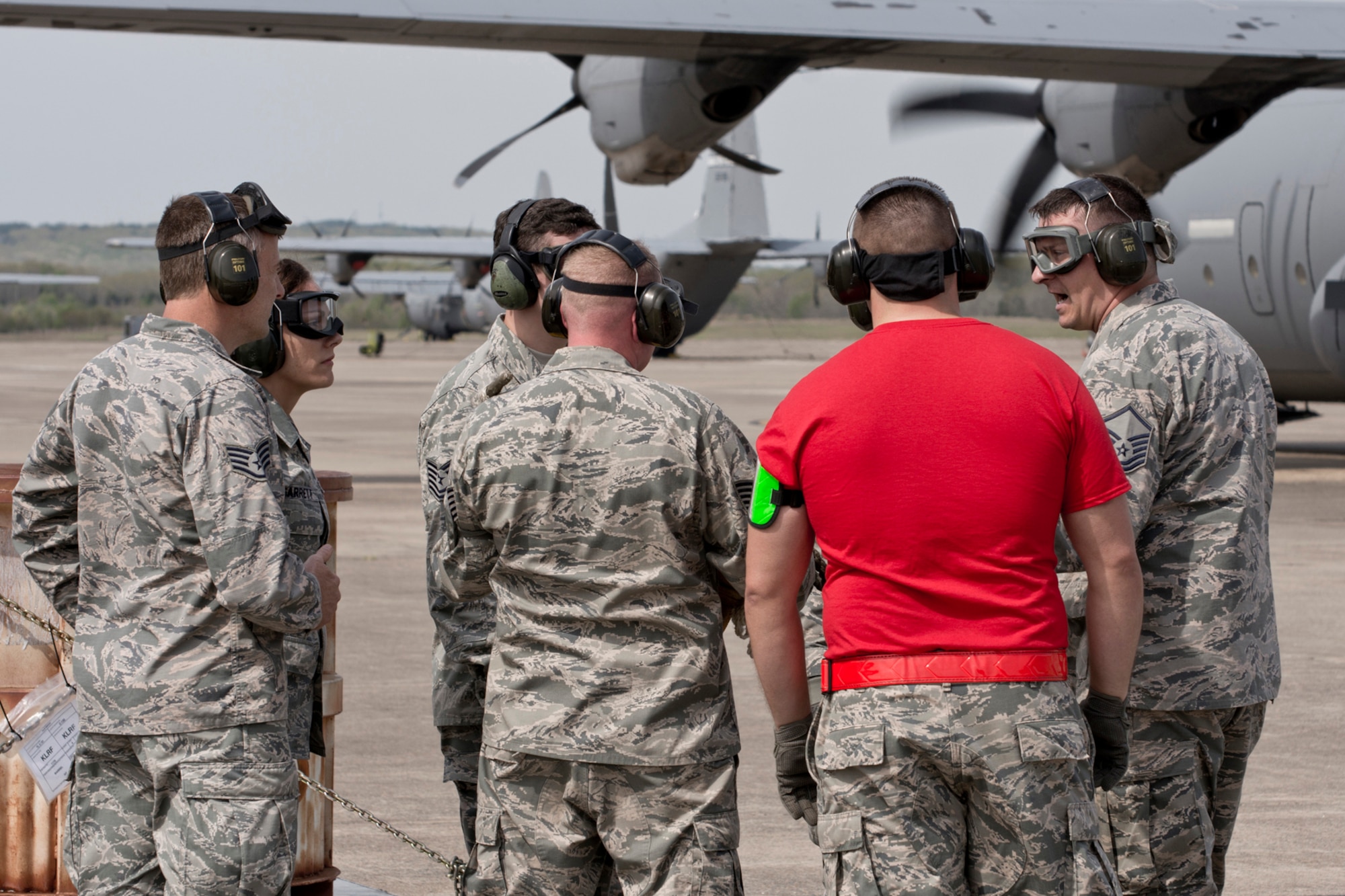 U.S. Air Force Reserve Master Sgt. Morgan Abner, air transportation craftsman, 96th Aerial Port Squadron, pumps up his team during an Engines Running On-Load/Odd-Load (ERO) of a C-130J Super Hercules training exercise April 2, 2017, at Little Rock Air Force Base, Ark. The team is preparing for a competition between air mobility professionals. (U.S. Air Force photo by Master Sgt. Jeff Walston/Released)