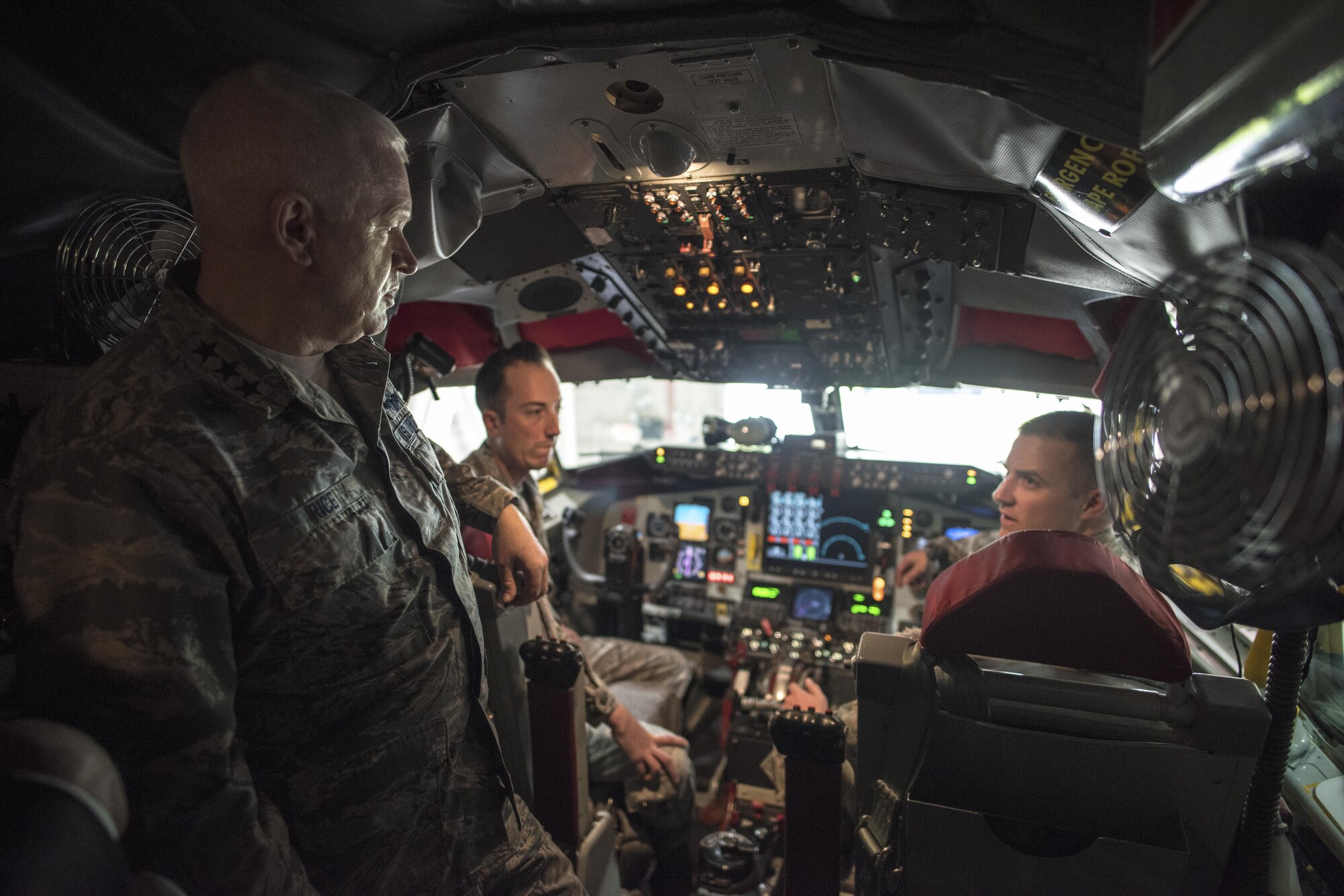 Lt. Gen. Scott Rice, Director of the Air National Guard visits with the Airmen of the 121st Air Refueling Wing April 12, 2017, at Rickenbacker Air National Guard Base, Ohio. General Rice also met with unit leaders to learn more about the mission of the 121st ARW and and hear directly from Airmen on issues or concerns impacting the Air National Guard.  (U.S. Air National Guard photo by Senior Master Sgt. Ralph Branson)