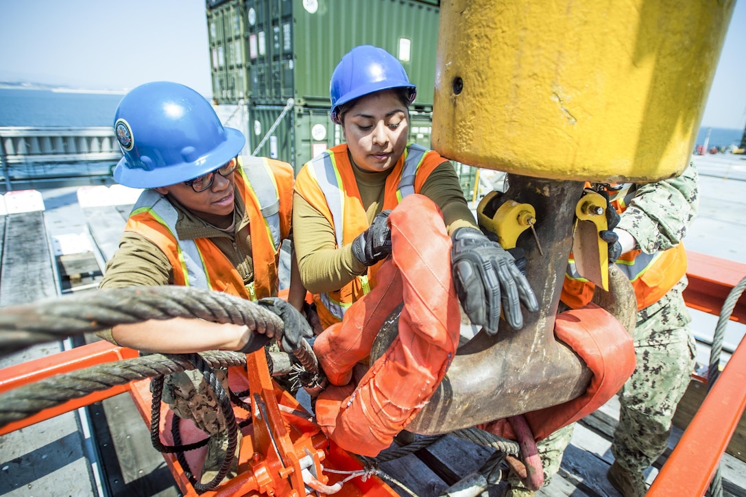 Sailors attach a crane link to the USNS Pililaau’s crane during Operation Pacific Reach Exercise 2017 off the coast of Dogu Beach, South Korea, April 13, 2017. Pacific Reach is a bilateral training event designed to ensure readiness and sustain the South Korean-U.S. alliance. Navy photo by Petty Officer 1st Class Torrey Lee