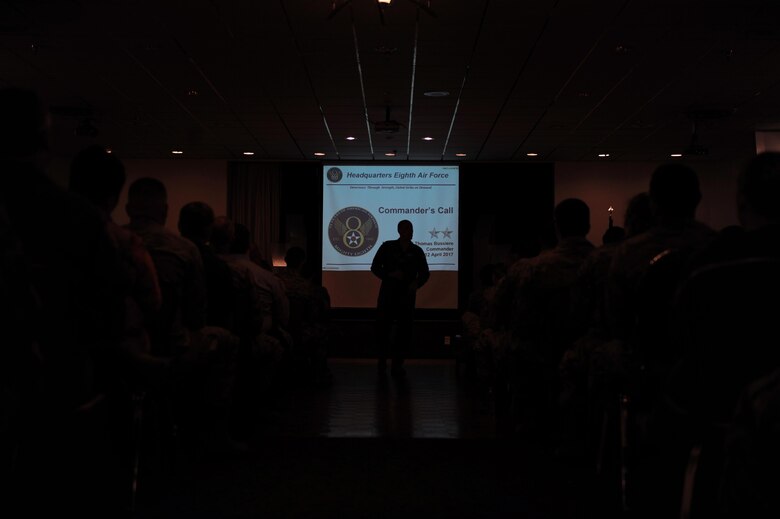 8 Af Commander Addresses Hq Airmen 8th Air Force J Gsoc Article Display