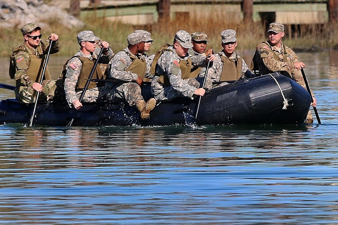Soldiers paddle on calm waters during combat rubber raiding craft familiarization at Virginia Beach, Va., April 9, 2017. Army National Guard photo by Sgt. Amanda H. Johnson