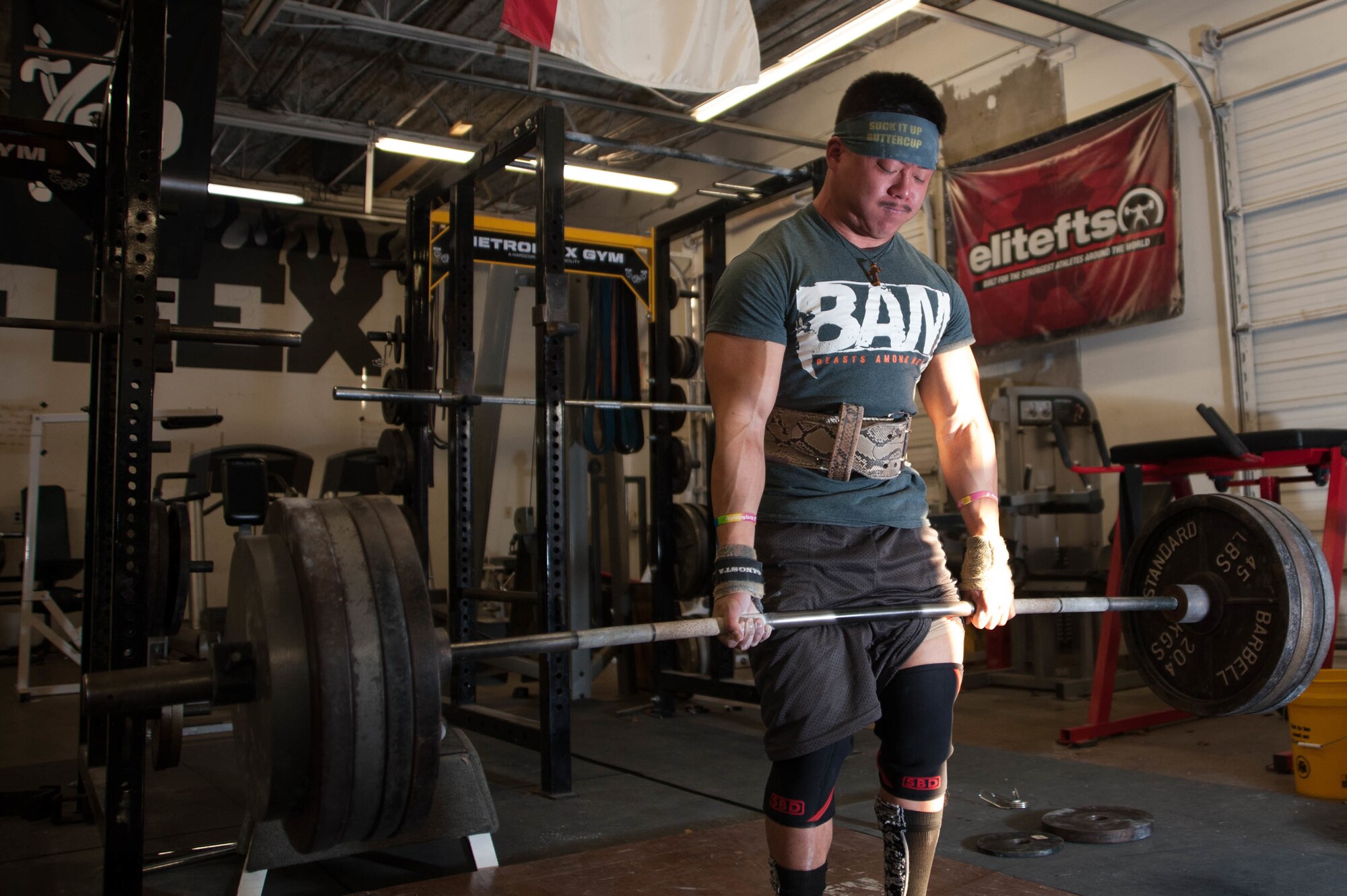 Senior Airman Benjamin Le, a services apprentice with the 136th Force Support Squadron, Texas Air National Guard, deadlifts 475 pounds at Metroflex Gym-Plano, Plano, Texas Jan. 4, 2017.  Le lifts heavy weights during his workouts to better prepare for his powerlifting meets. (Air National Guard photo by Senior Airman De'Jon Williams)