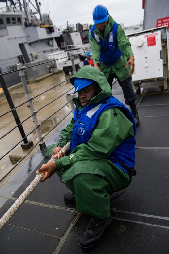 SAN JUAN, Puerto Rico (April 17, 2017) - Boatswain's Mate James Minor and Operations Specialist 2nd Class Mark Clements, assigned to the Cyclone-class patrol coastal ship USS Zephyr (PC 8), heave line during sea and anchor detail. Zephyr is currently underway in support of Operation Martillo, a joint operation with the U.S. Coast Guard and partner nations, within the 4th Fleet area of responsibility. (U.S. Navy photo by Mass Communication Specialist 3rd Class Casey J. Hopkins/Released)