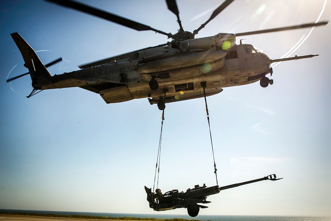 A Marine Corps CH-53E Super Stallion helicopter lifts an M777 howitzer during integrated slingload training at Marine Corps Base Camp Pendleton, Calif., April 12, 2017. Marine Corps photo by Cpl. Frank Cordoba