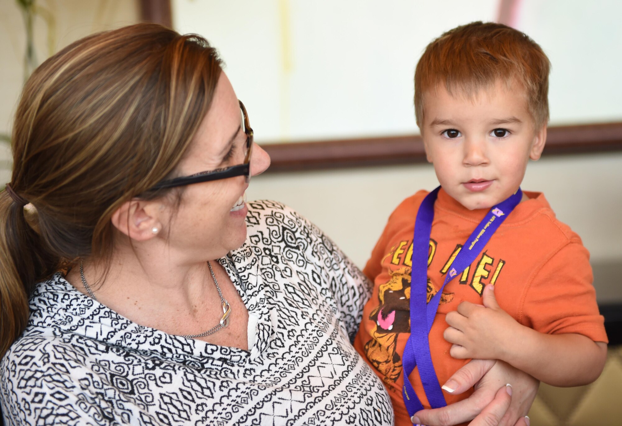 Mrs. Aubree Jordan checks in to the Yellow Ribbon event with her 2 1/2-year-old son March 24, 2017 in Dallas, Texas. The Yellow Ribbon Program provides reservists and their families time together during the weekend event, informational classes and resource connections. (U.S. Air Force photo by Tech. Sgt. Benjamin Mota)