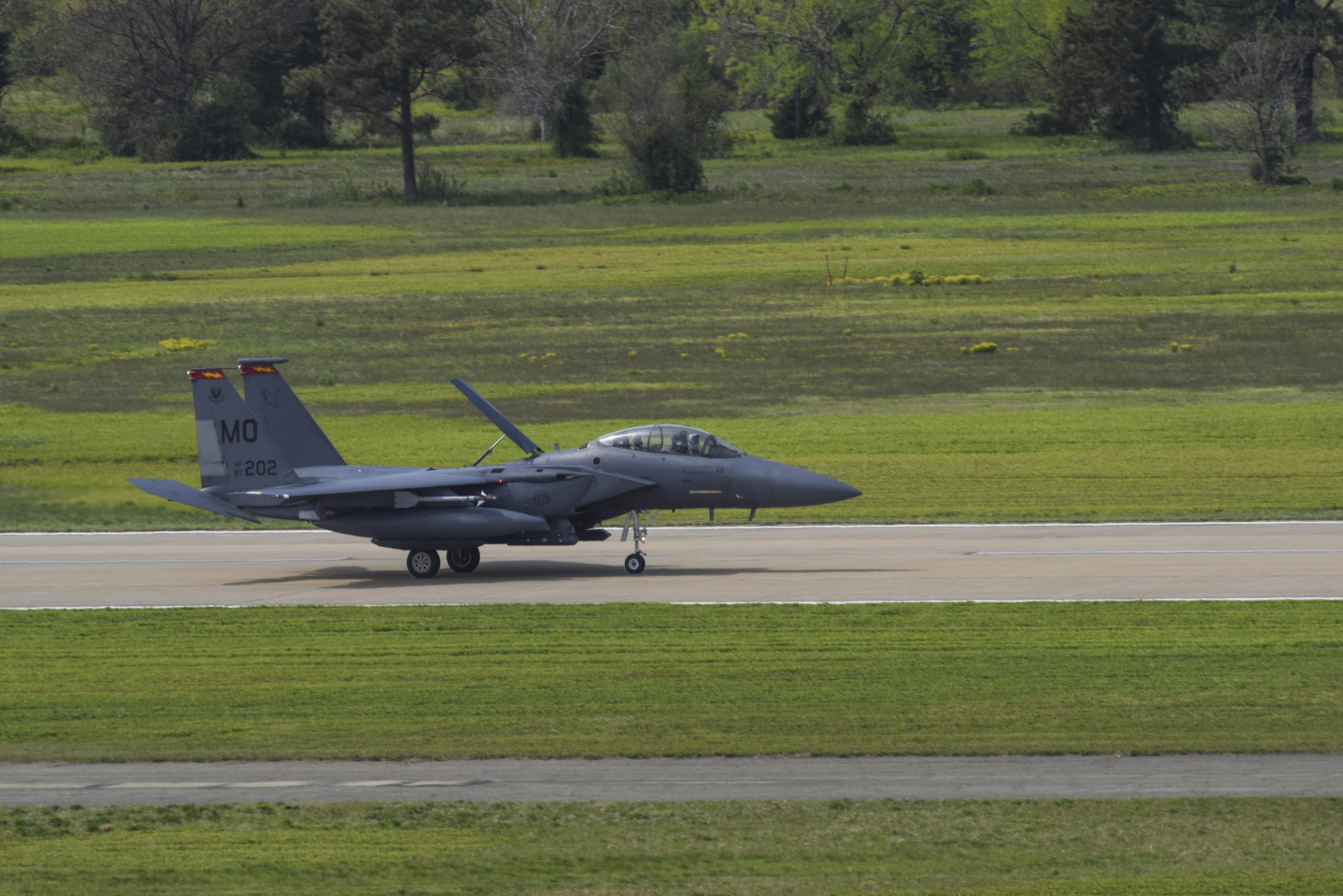 A U.S. Air Force F-15E Strike Eagle assigned to Mountain Home Air Force Base, Idaho, lands on the flightline during ATLANTIC TRIDENT 17 at Joint Base Langley-Eustis, Va., April 14, 2017. The F-15E and T-38 Talon pilots acted as adversaries during combat training missions where they have the upper-hand, creating barriers that limit U.S. and allied efforts. (U.S. Air Force photo/Airman 1st Class Anthony Nin Leclerec)