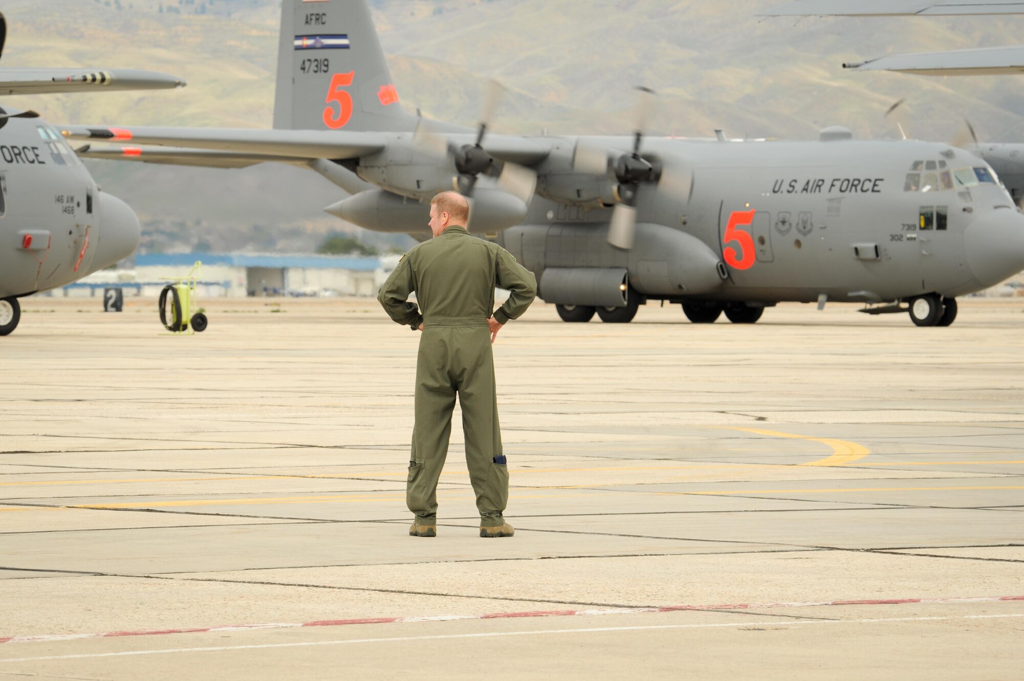 Col. James DeVere, 302nd Airlift Wing commander observes the arrival of “MAFFS 5,” a C-130 Hercules, at Gowen Field Air National Guard Base, Idaho, April 20, 2017.  Approximately 70 Air Force reservists and two MAFFS-equipped C-130s from the 302nd AW will participate in classroom and flight certification training. (U.S. Air Force photo/Maj. Jolene Bottor-Ortiona)