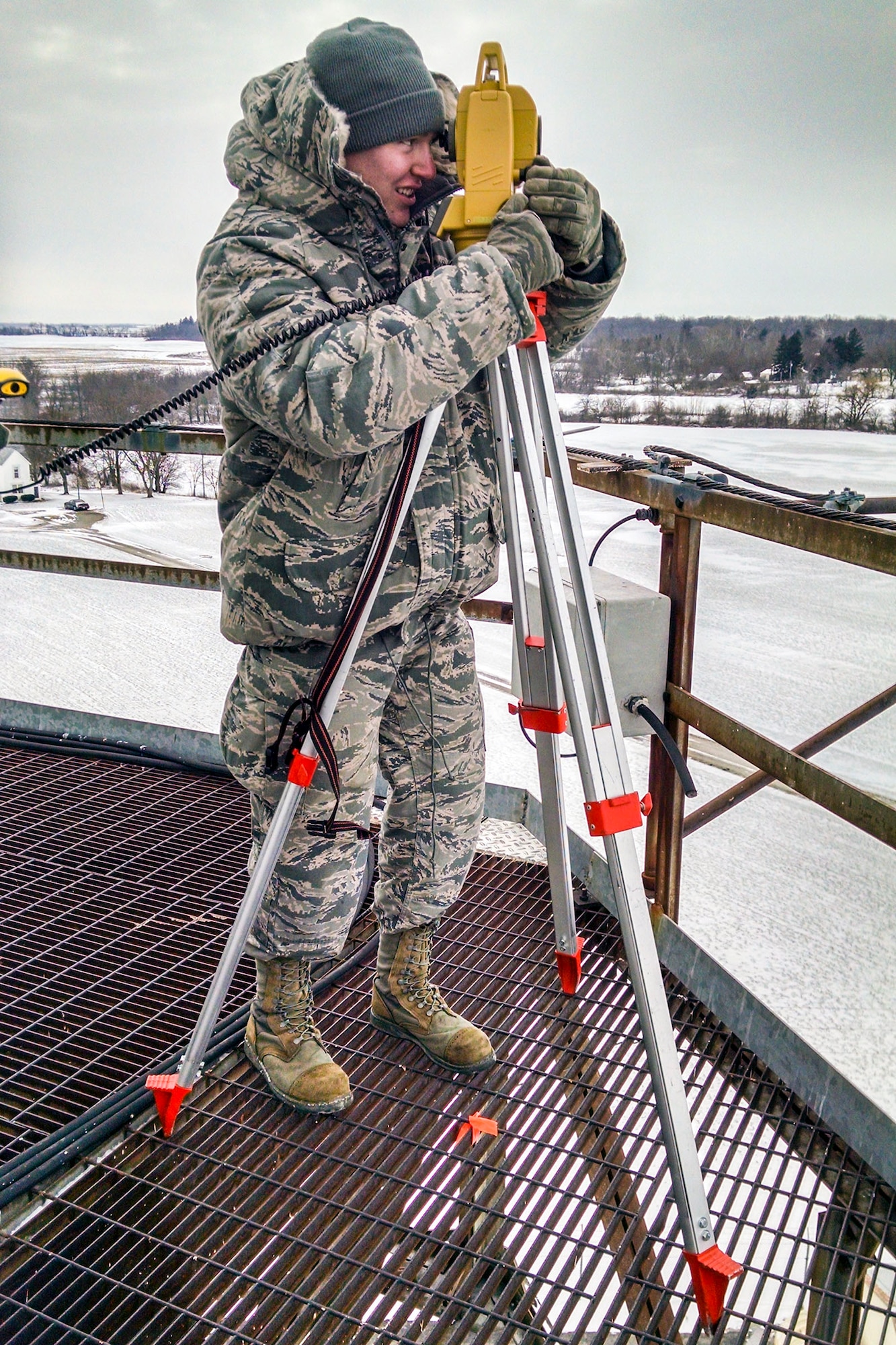 Staff Sgt. Christopher Anderson, 84th Radar Evaluation Squadron, performs a horizon study at the London, Ohio, Common Air Route Surveillance Radar (CARSR). (U.S. Air Force photo/Tech. Sgt. Jennifer Winkels)