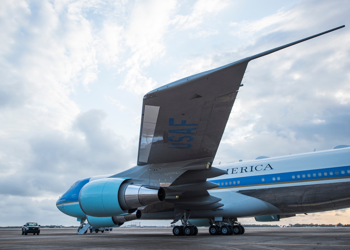 Presidential aircraft touch down > Edwards Air Force Base > AFMC News