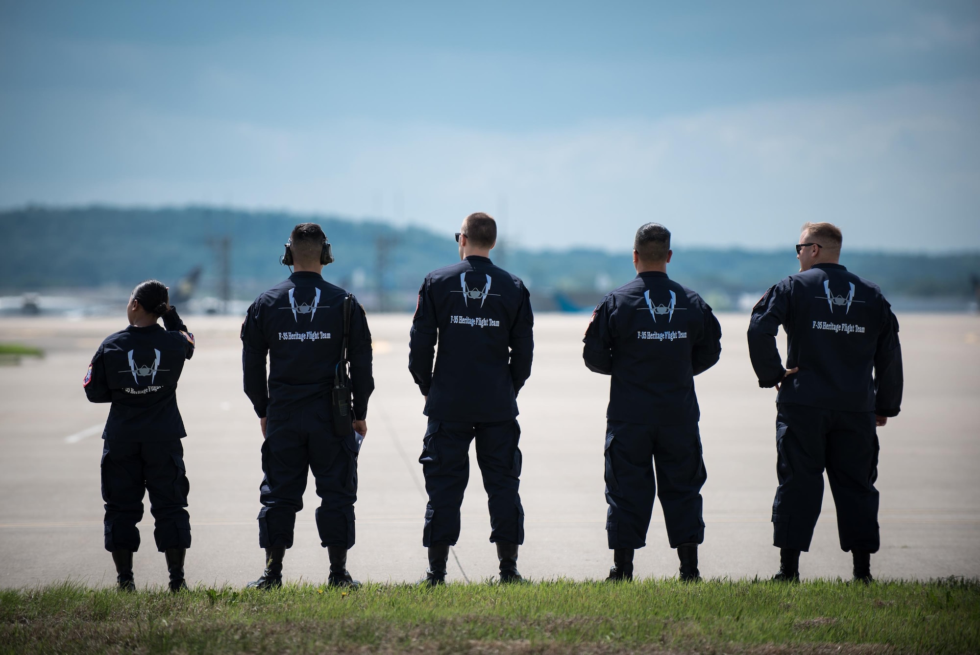 Maintenance crew await the arrival of U.S. Air Force Lightning II fighter aircraft at the Kentucky Air National Guard Base in Louisville, Ky., April 20, 2017, in preparation for the Thunder Over Louisville air show. The Kentucky Air Guard is once again serving as the base of operations for military aircraft performing in the show. (U.S. Air National Guard photo by Lt. Col. Dale Greer)