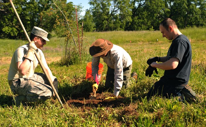 Volunteers prepare to plant a tree April 21, 2017, at Beale Air Force Base, California. The group planted 16 trees in Ryden Park. (U.S. Air Force photo/Airman 1st Class Tristan D. Viglianco)