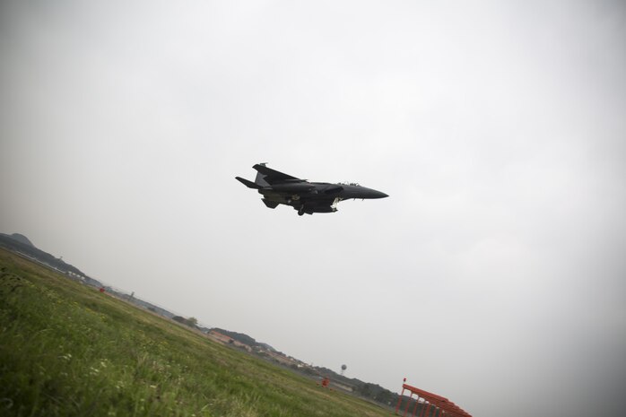 A Republic of Korea F-15K Slam Eagle descends to land on the runway after concluding a defensive counter air mission during Exercise MAX THUNDER 17 at Kunsan Air Base, ROK, April 18, 2017. Max Thunder serves as an opportunity for U.S. and ROK forces to train together and sharpen tactical skills for the defense of the Asia-Pacific region. It is an annual military-flying exercise built to promote interoperability between U.S. and ROK forces. (U.S. Marine Corps photo by Lance Cpl. Carlos Jimenez)