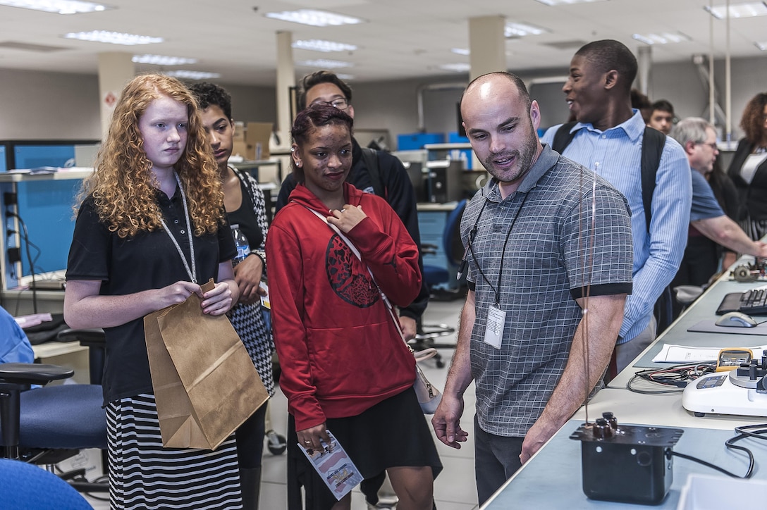 Local students visited DLA’s state of the art Testing and Engineering lab for hands-on learning at mechanical and electrical stations at DSCC during a site visit on Apr. 20.