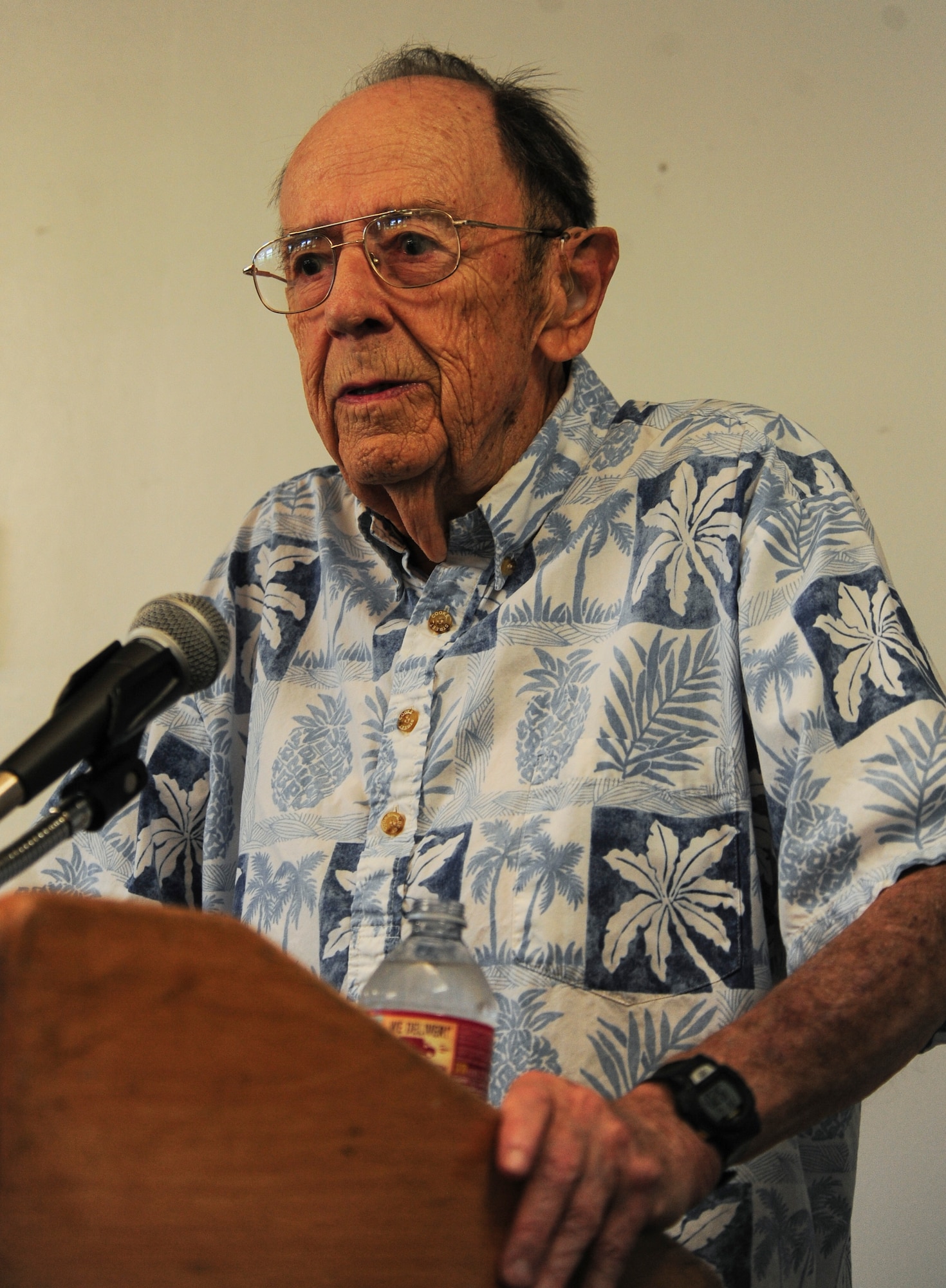 Retired U.S. Navy Capt. John Woolston, survivor of the USS Indianapolis, shares his story with members from the Defense Information Systems Agency Pacific (DISA PAC) at the Wright Brother’s Café on Hickam, April 21, 2017.  The service members held the breakfast to learn about leadership lessons from Woolston’s experiences.   (U.S. Air Force photo by Tech. Sgt. Heather Redman) 