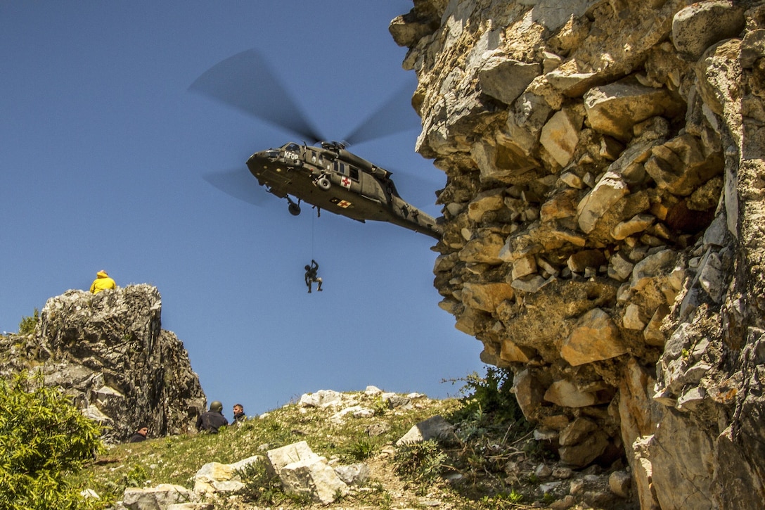 U.S. soldiers conduct live hoist rescue training with Kosovo forces in Prizren, Kosovo, April 24, 2017. The U.S. troops are assigned to Multinational Battle Group-East’s Southern Command Post Medevac. Army photo by Spc. Adeline Witherspoon