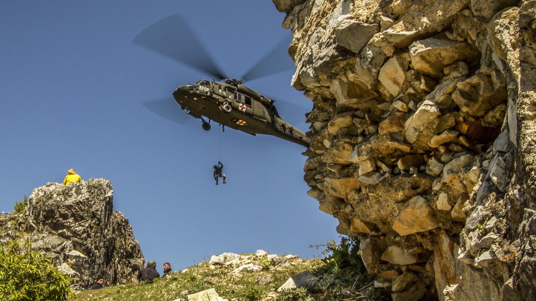 U.S. soldiers conduct live hoist rescue training with Kosovo forces in Prizren, Kosovo, April 24, 2017. The U.S. troops are assigned to Multinational Battle Group-East’s Southern Command Post Medevac. Army photo by Spc. Adeline Witherspoon