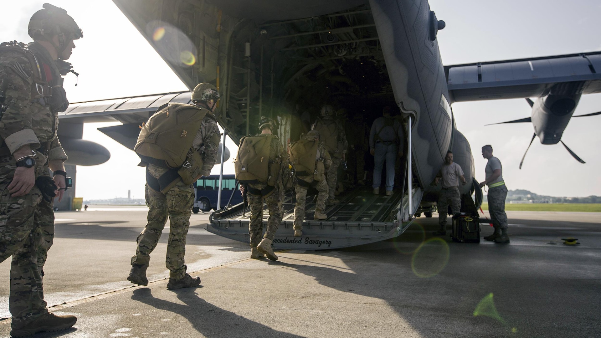 Mobile Training Team Conducts First Military Freefall Jumpmaster Course ...