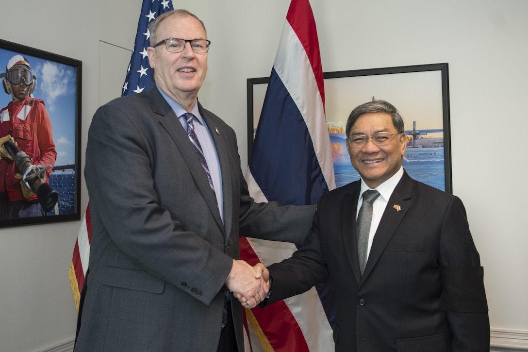 Deputy Defense Secretary Bob Work shakes hands with Gen. Netniyom Thawip, secretary general of Thailand’s National Security Council, at the Pentagon, April 27, 2017. DoD photo by Air Force Tech. Sgt. Brigitte N. Brantley