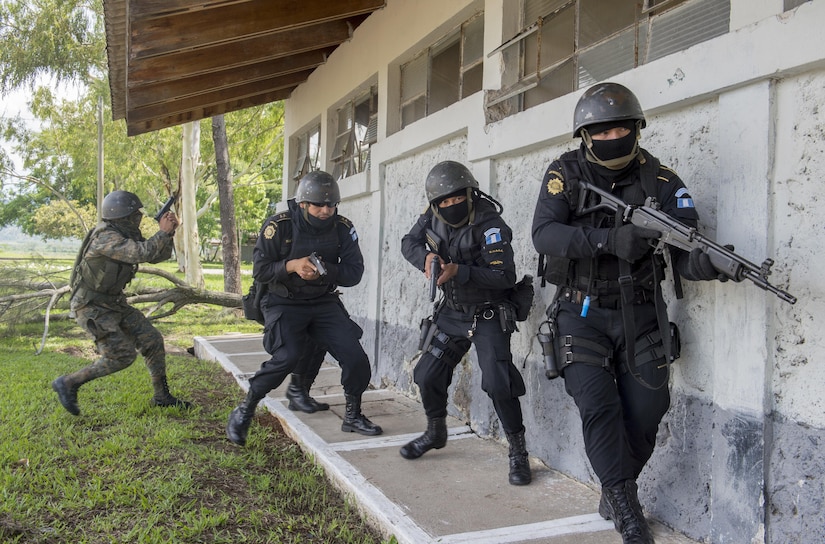 A joint team of Guatemalan police and soldiers stack up before entering a building during a evaluation exercise at Jupiata, Guatemalan, 16 June 2016. Approximately 40 U.S. Army Soldiers are deployed to Jupiata to provide training to National Civil Police (Policia Nacional Civil) and Guatemalan Army (Ejercito Nacional de Guatemala) members in order to better prepare them to combat illegal drug trafficking operations across the country. (U.S. Air Force photo by Tech. Sgt. Trevor Tiernan)