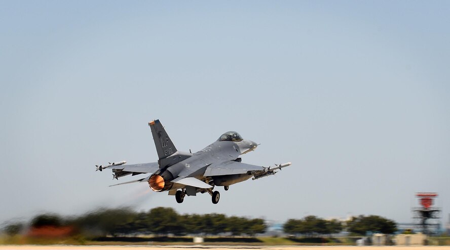 A U.S. Air Force F-16 Fighting Falcon takes off during Exercise MAX THUNDER 17 at Kunsan Air Base, Republic of Korea, April 27, 2017. Max Thunder is a regularly scheduled training exercise designed to enhance the readiness of U.S. and ROK forces to defend the Republic of Korea. (U.S. Air Force photo by Tech. Sgt. Jeff Andrejcik/Released) 