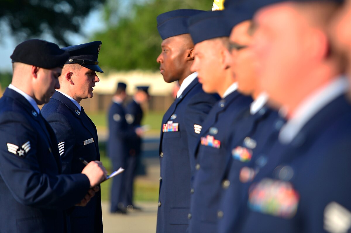 firstline supervisors receive inspection > Shaw Air Force