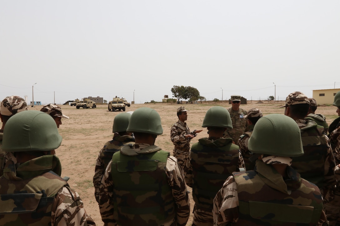 Army Sgt. Bradley Byrd, a military policeman with the 805th Military Police Company in Cary, North Carolina, explains how to perform a herringbone maneuver to the Royal Moroccan Armed Forces in TIfnit, Morocco, on April 22, 2017, during Exercise African Lion. Exercise African Lion is an annually scheduled, combined multilateral exercise designed to improve interoperability and mutual understanding of each nation’s tactics, techniques and procedures. 