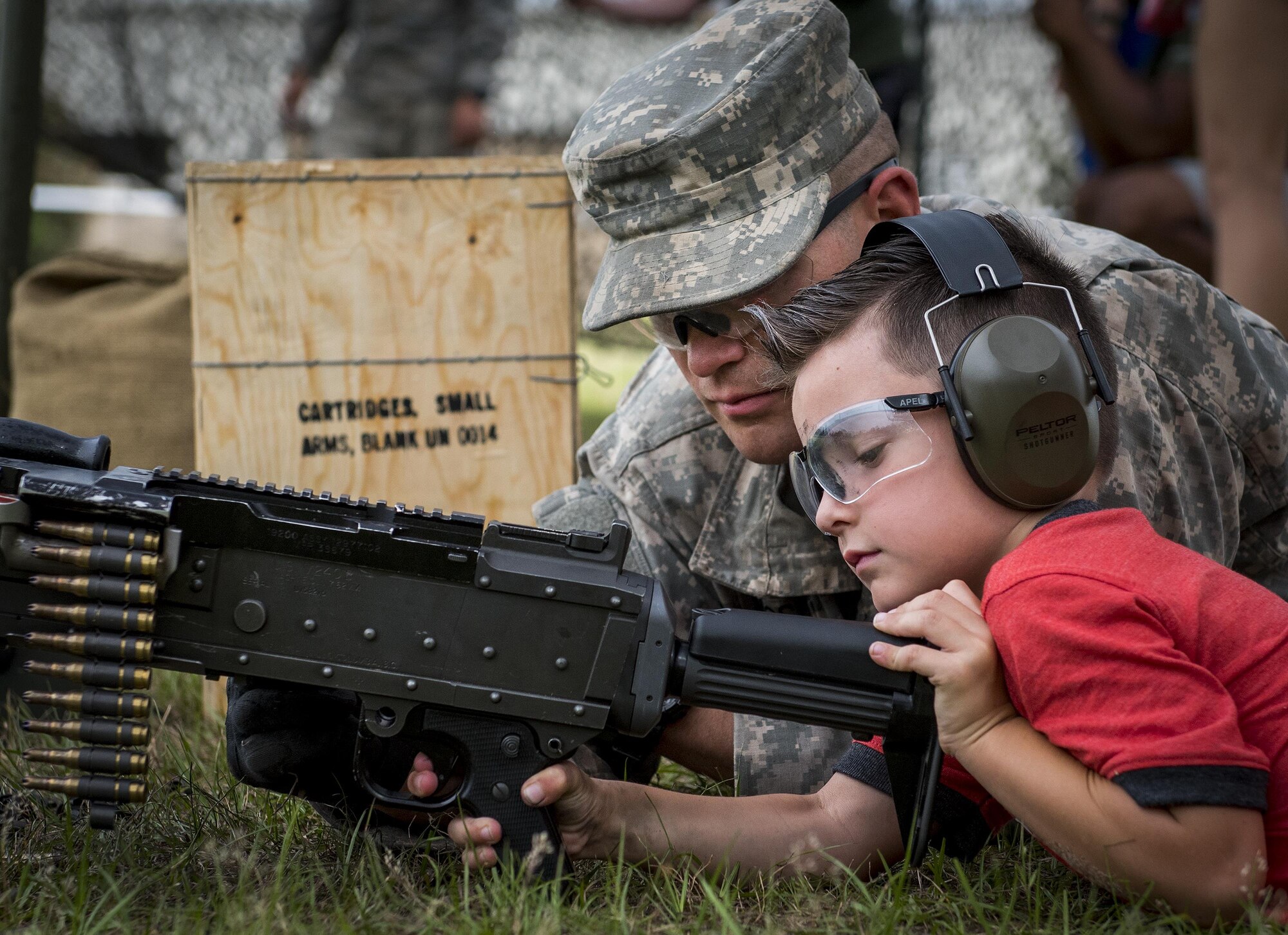 A Soldier talks with a “future Ranger” about a machine gun during the 6th Ranger Training Battalion’s open house event April 29 at Eglin Air Force Base, Fla. The event was a chance for the public to learn how Rangers train and operate. The event displays showed equipment, weapons, a reptile zoo, face painting and weapon firing among others. The demonstrations showed off hand-to-hand combat, a parachute jump, snake show, and Rangers in action. (U.S. Air Force photo/Samuel King Jr.)
