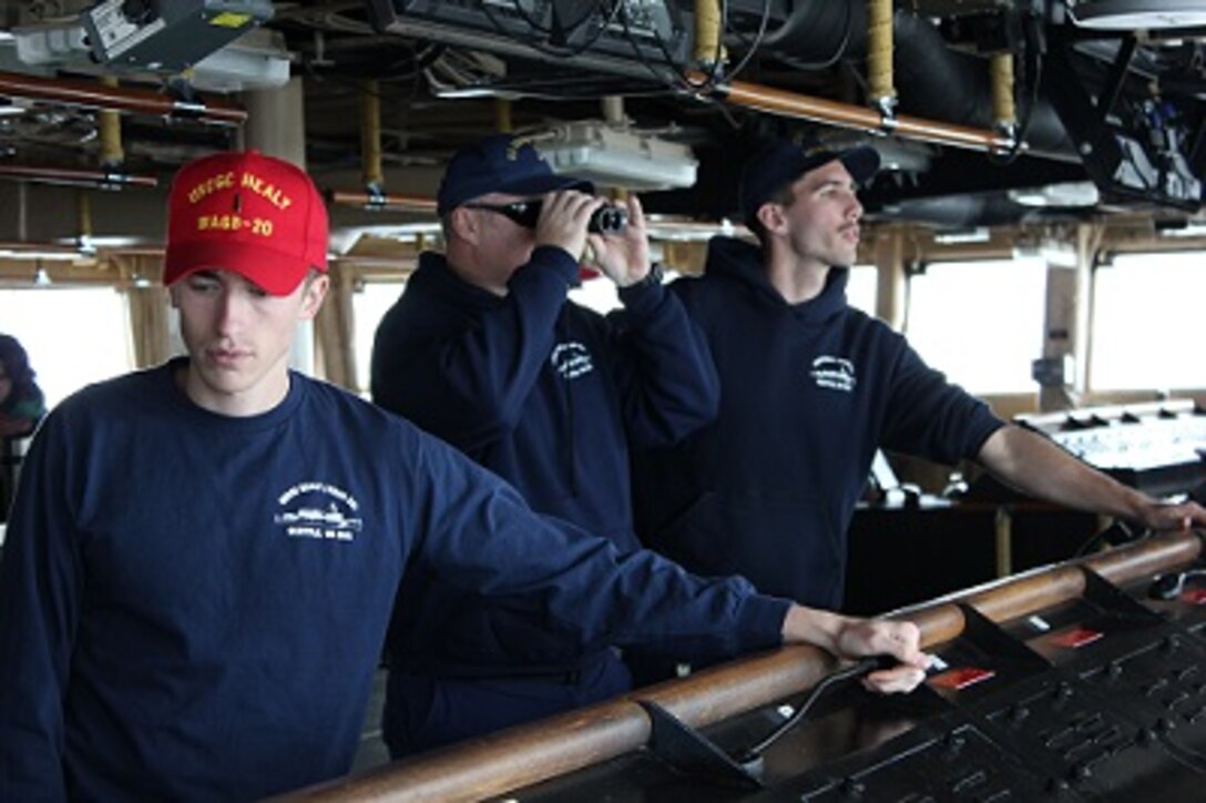 ENS Jon Lash, BMCS Scott Cichoracki, and ENS Joey O’Connell Conn HEALY to recover moorings.