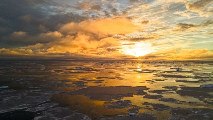 A beautiful sunrise observed prior to HEALY leaving the Arctic.