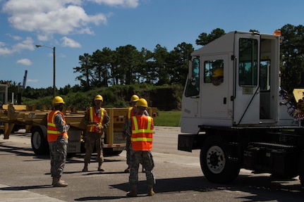 Army Reserve Soldiers Unload Valuable Experience at Trans Mariner 17