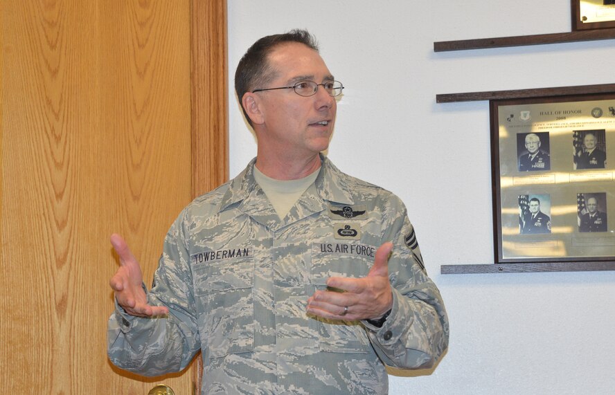 Chief Master Sgt. Roger Towberman, former command chief, 25th Air Force, speaks to Airmen July 27, 2017, as he prepares to depart for his new assignment at the Pentagon.