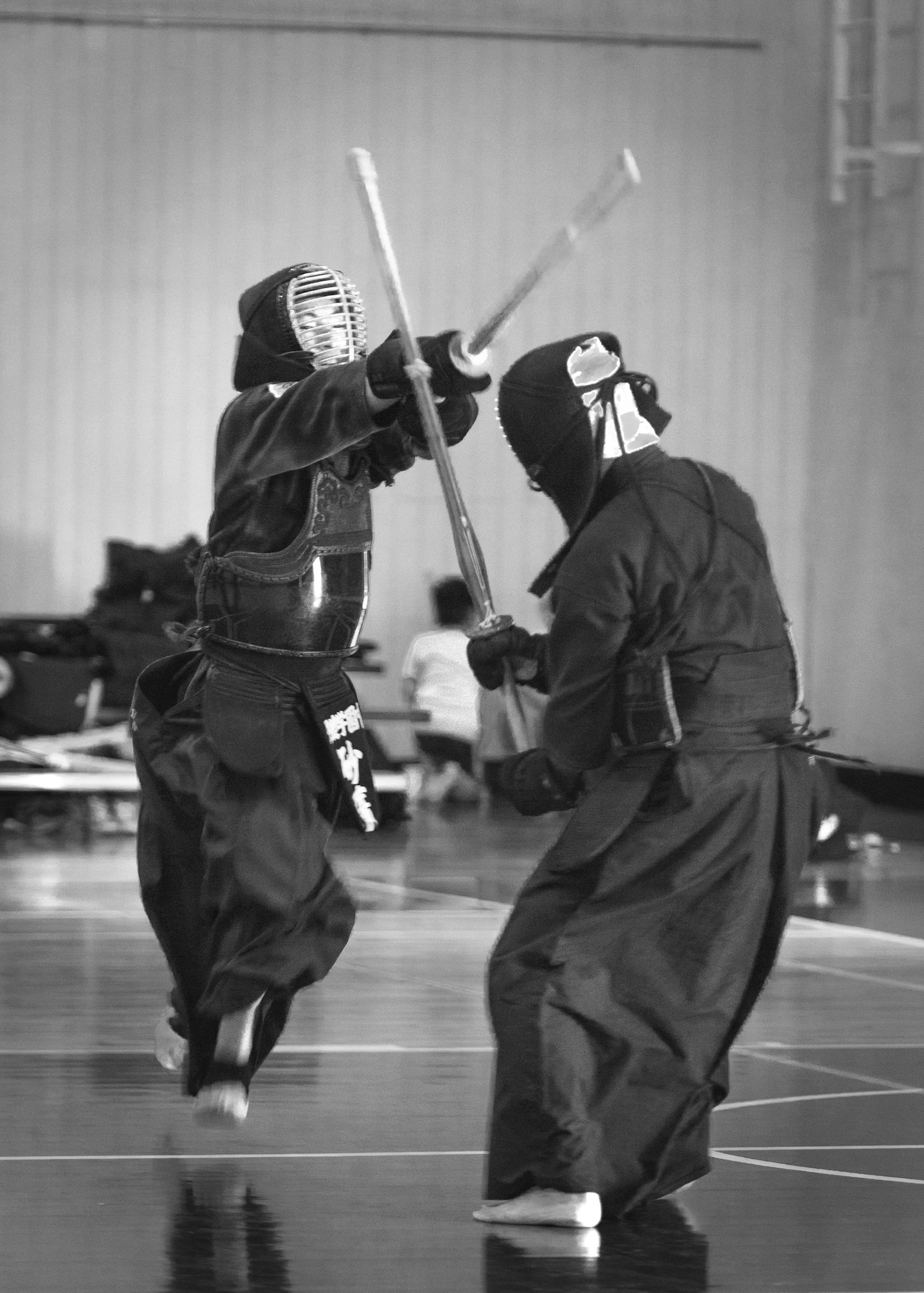 A kendo practitioner strikes his opponent’s head during the Kendo Club Joint Summer Camp at Yokota Air Base, Japan, July 29, 2017.